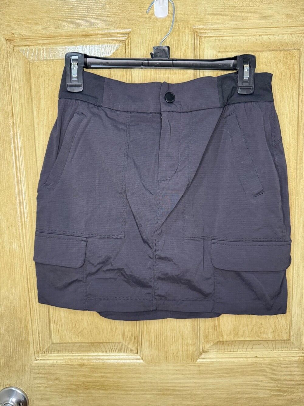 Athleta Trekkie Cargo Skort Women's 2 Black Hiking Sports Athletic Skirt